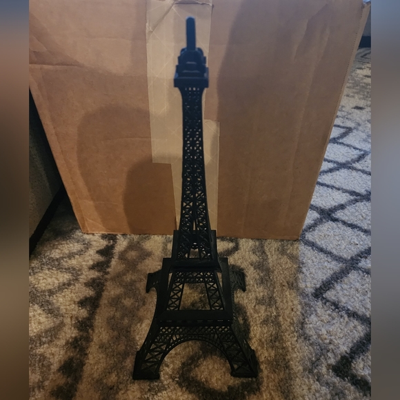 Eiffel Tower Decor - Picture 4 of 5